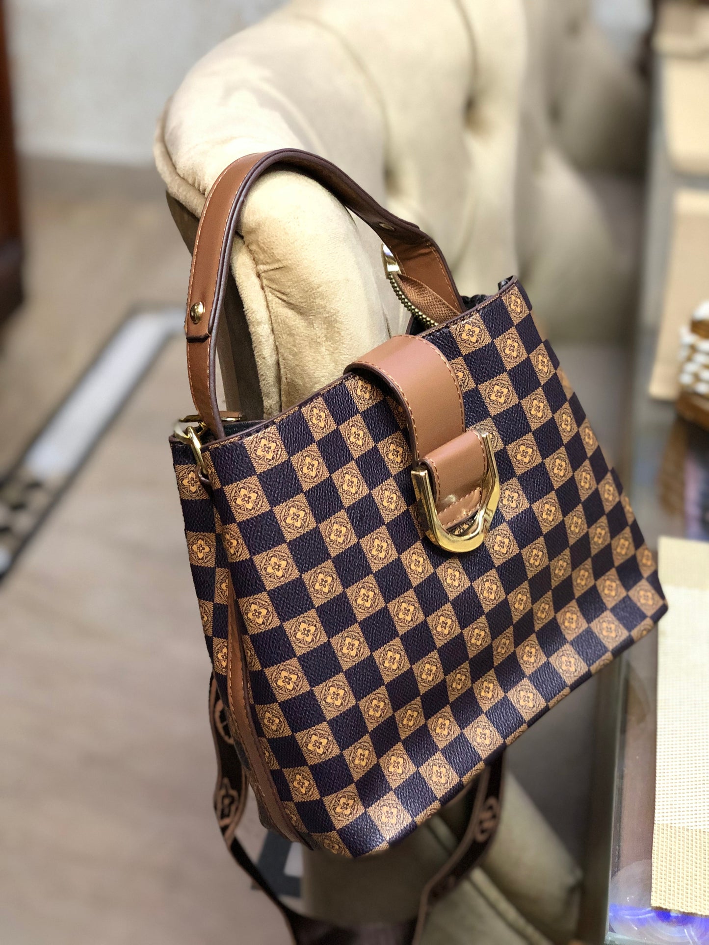 Trendy Checkered Handbag โ Luxury Look, Affordable Price (Free Delivery in Pakistan)