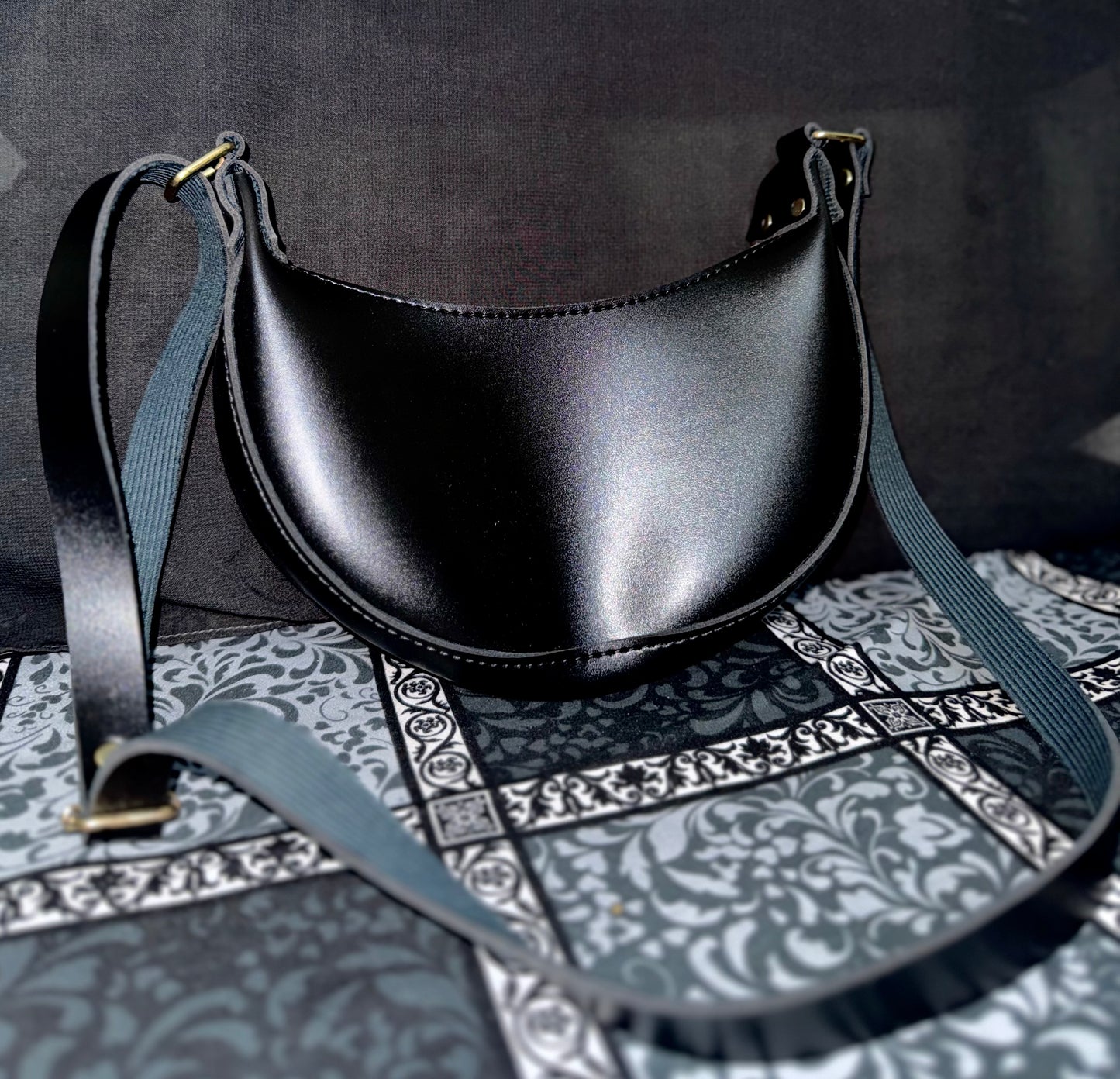 Women’s Crescent Shoulder Bag – Luxury Leather Crossbody & Handbag (Multiple Colors)