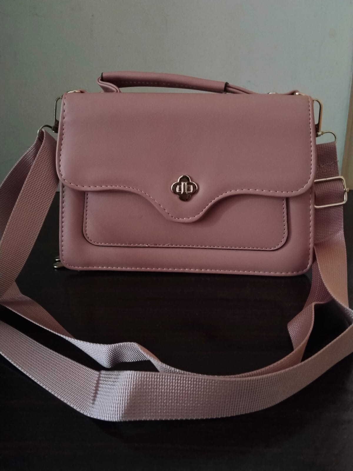 Blush Pink Crossbody Handbag – Elegant Shoulder Bag for Women