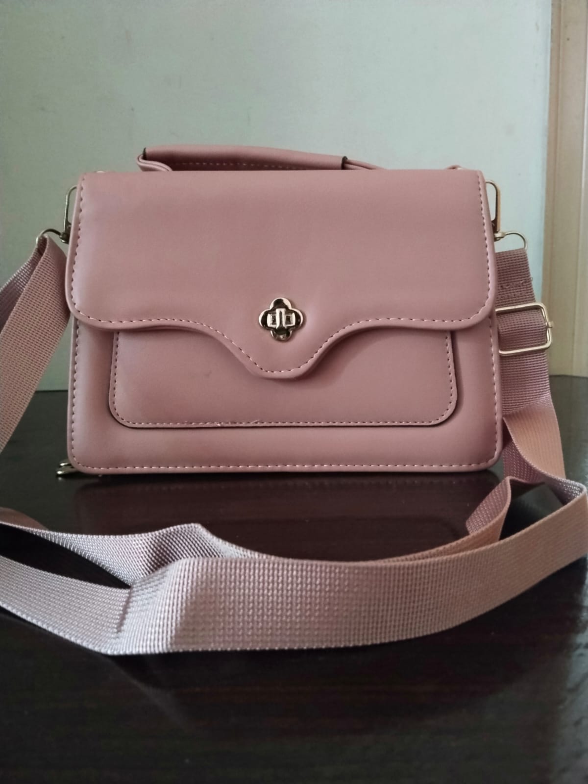 Blush Pink Crossbody Handbag – Elegant Shoulder Bag for Women