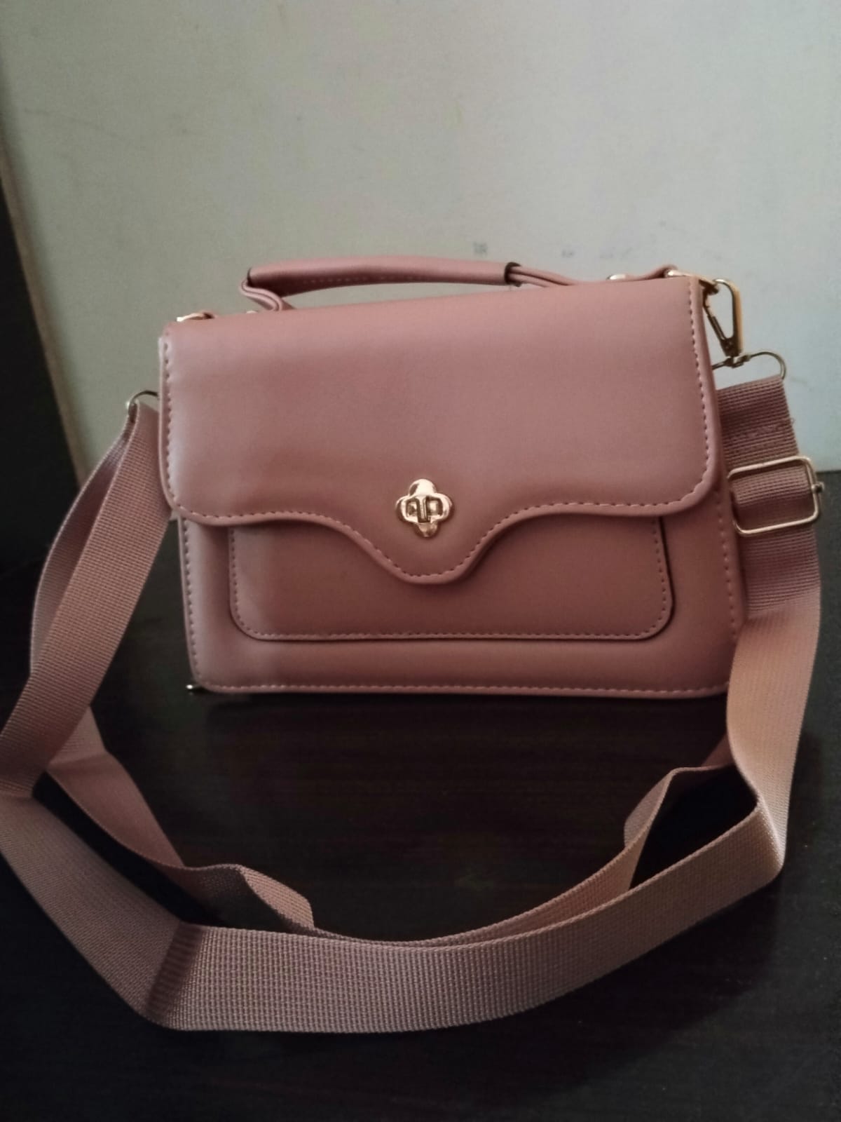 Blush Pink Crossbody Handbag – Elegant Shoulder Bag for Women