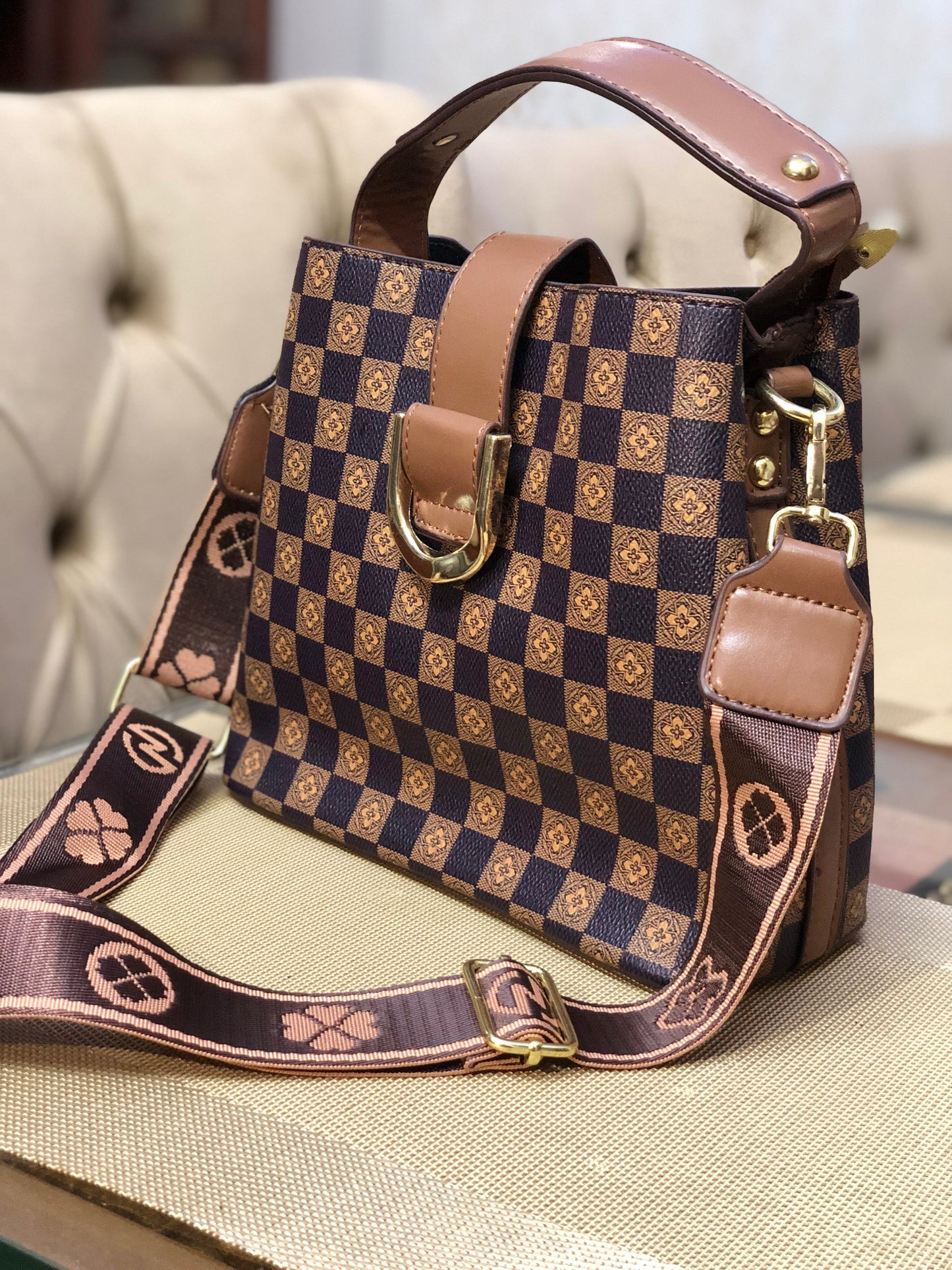 Trendy Checkered Handbag – Luxury Look, Affordable Price (Free Delivery in Pakistan)